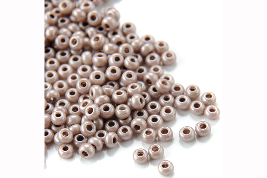 Бісер Preciosa 46318 №10 крейда перлина молочний бежевий 2,3 мм