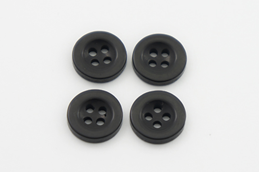 Гудзик 12 мм Mertbutton 4 отвори глянець чорний