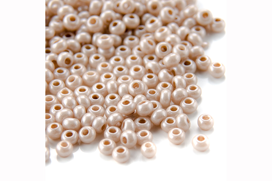 Бісер Preciosa 46316 №10 крейда перлина молочний кремовий 2,3 мм