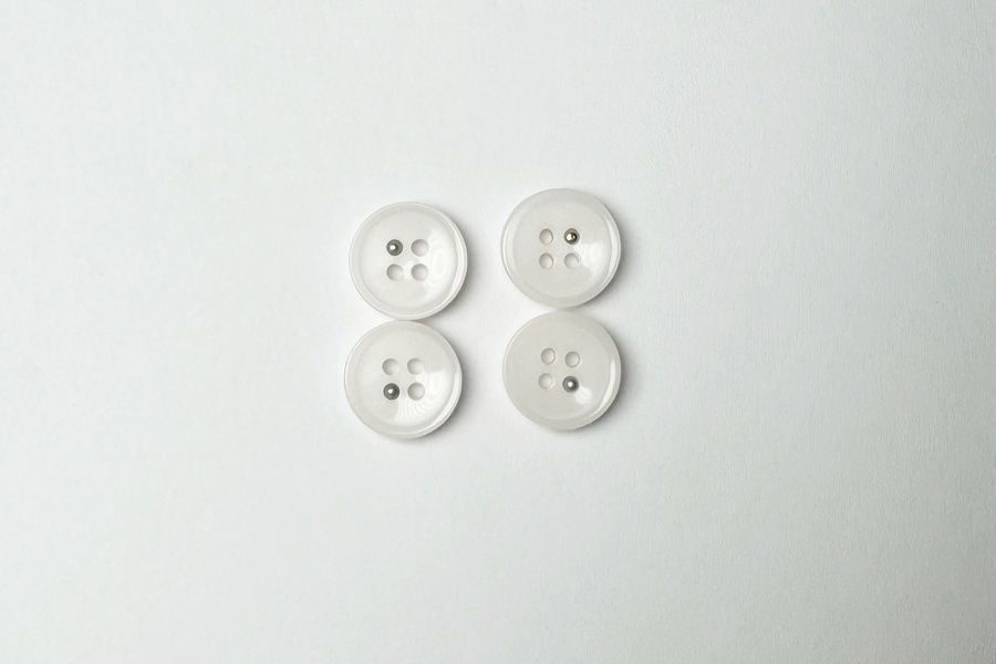 Гудзик 15 мм Mertbutton 4 отвори фактурний рожевий молочний