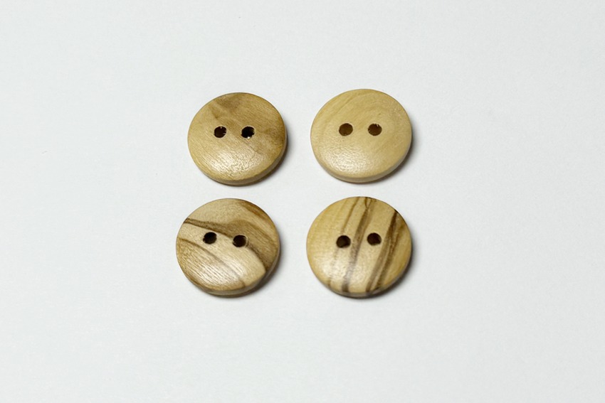 Гудзик 15 мм Mertbutton 2 отвори дерево дерево світле WOLV--M1-24-trlt