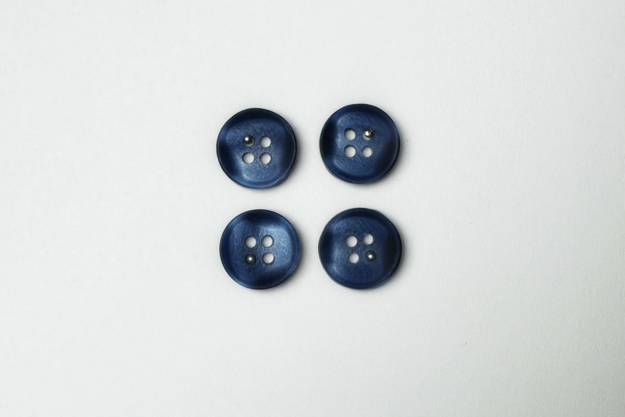 Гудзик 15 мм Mertbutton 4 отвори фактурний синій