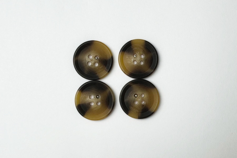 Гудзик 23 мм Mertbutton 4 отвори класичний коричневий світлий