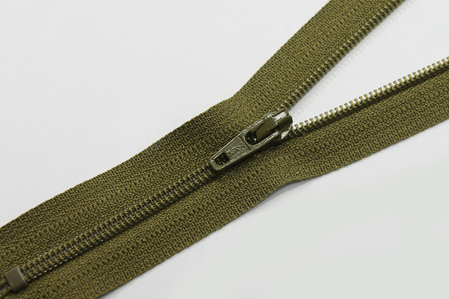 Блискавка YKK Тип 3 хакі світлий 18 см