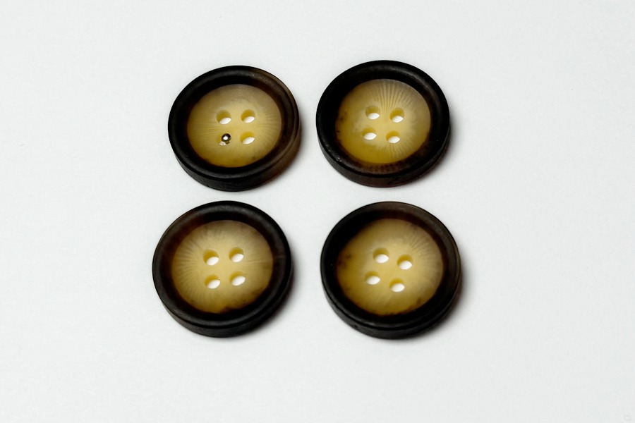 Гудзик 20 мм Mertbutton 4 отвори класичний різнокольоровий POB-12012-32