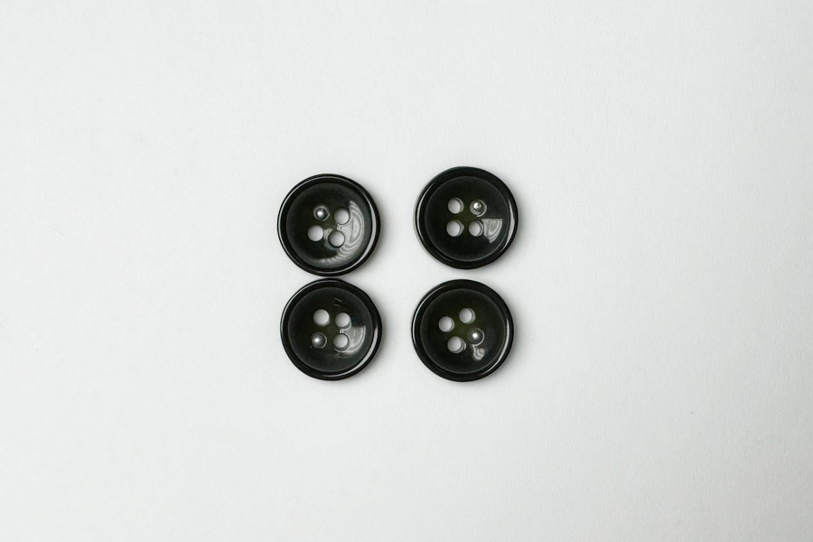 Гудзик 15 мм Mertbutton 4 отвори фактурний болотний темний