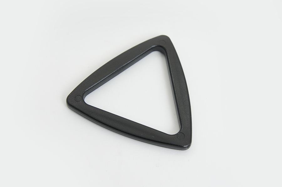 Пряжка-рамка 40 мм трикутна Castiglioni одинарна трикутна чорний HTR 40-000