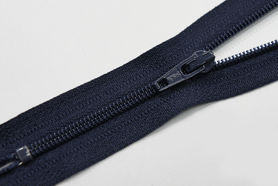 Блискавка YKK Тип 3 синій темний 18 см CFC-18-058-DA