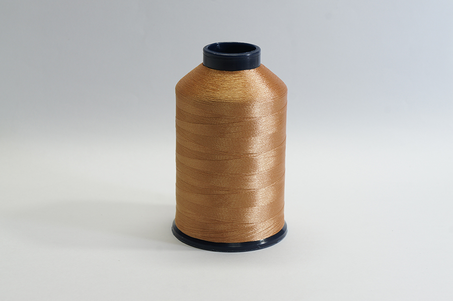 Нитки вишивальні Royal 5000 м поліестер 100% бежевий золотистий Р138