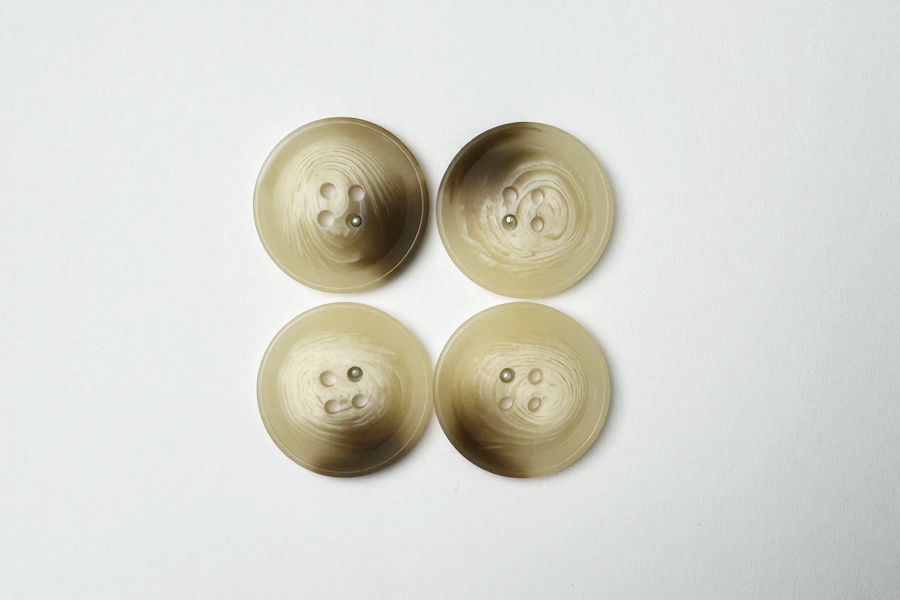 Гудзик 25 мм Mertbutton 4 отвори класичний бежевий