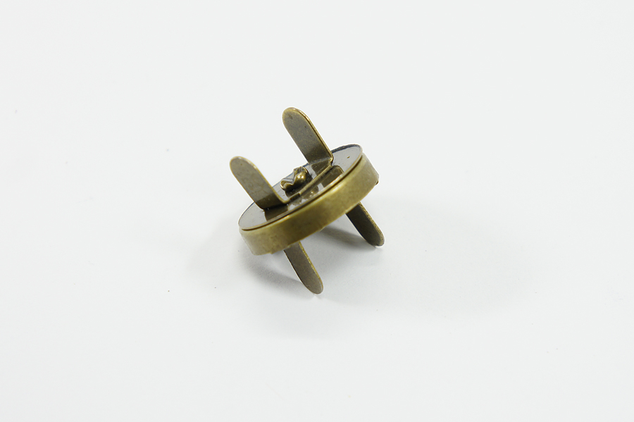 Кнопка 18 мм MH магнітна стара латунь