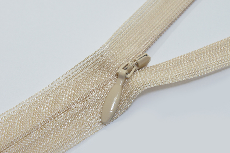 Блискавка YKK Тип 2 персиковий блідий 20 см