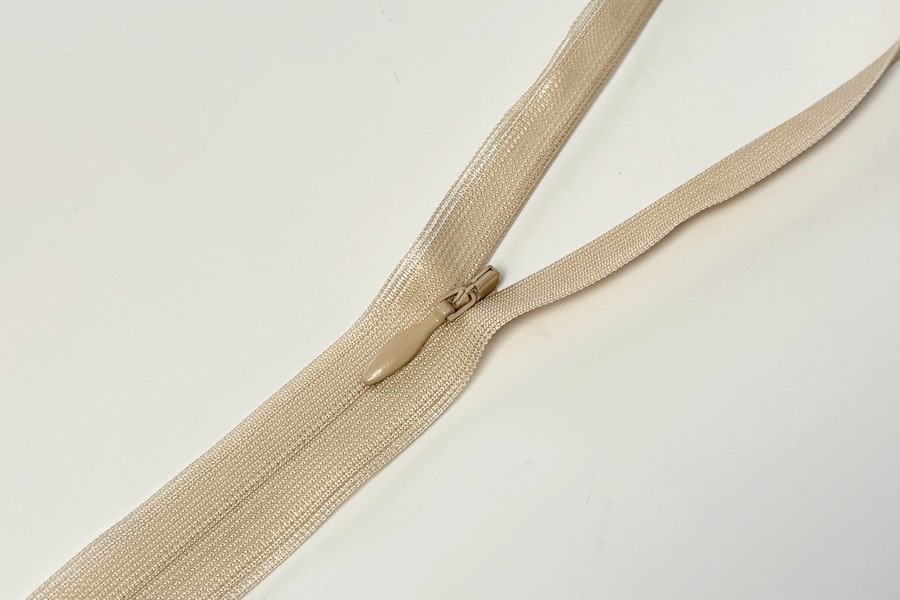 Блискавка YKK Тип 2 фрезовий світлий 20 см