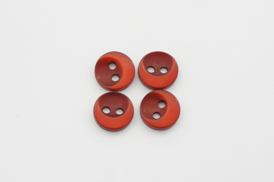 Гудзик 11 мм Mertbutton 2 отвори перламутр червоний темний 4012