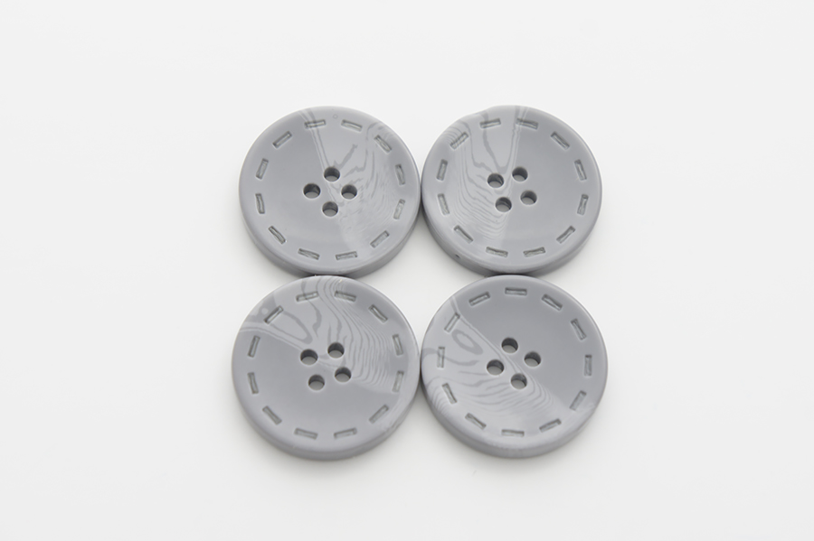 Гудзик 28 мм Mertbutton 4 отвори класичний сірий світлий