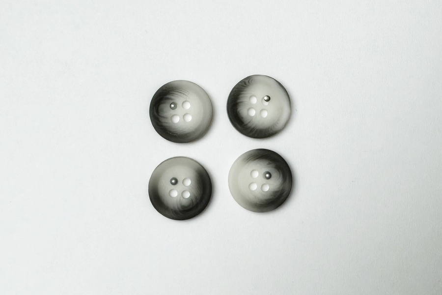 Гудзик 15 мм Mertbutton 4 отвори класичний різнокольоровий FNL-304-24-5