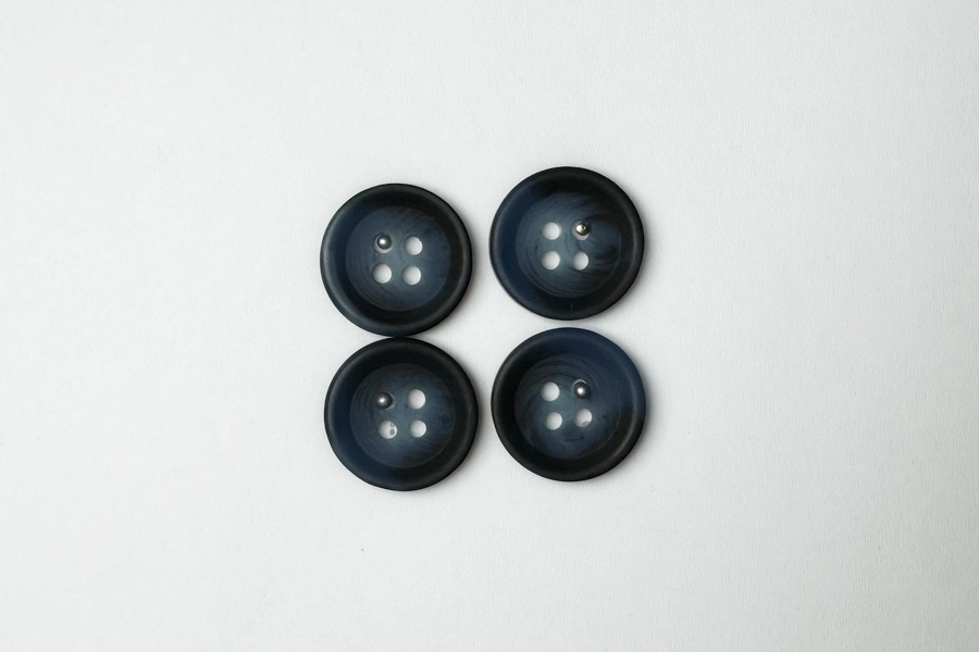 Гудзик 18 мм Mertbutton 4 отвори класичний різнокольоровий 2607-28-2