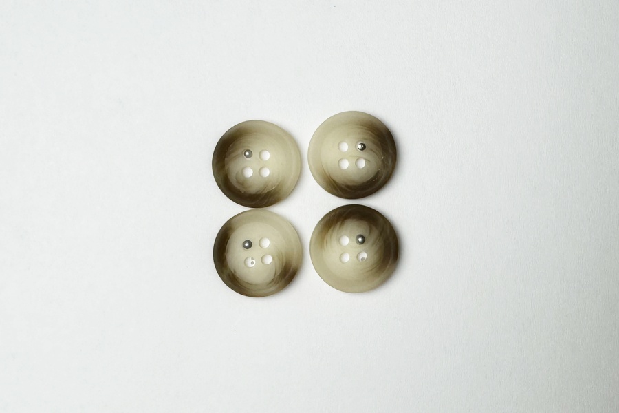 Гудзик 18 мм Mertbutton 4 отвори класичний різнокольоровий 2607-28-3