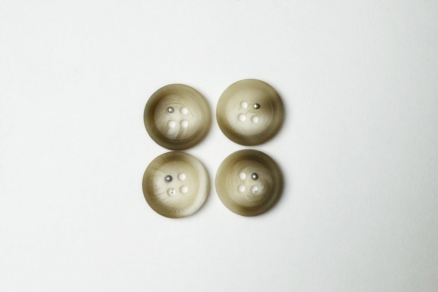 Гудзик 18 мм Mertbutton 4 отвори класичний різнокольоровий 2607-28-5