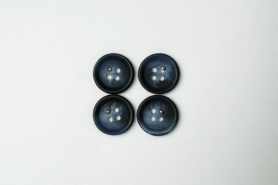 Гудзик 18 мм Mertbutton 4 отвори класичний різнокольоровий 2607-28-8