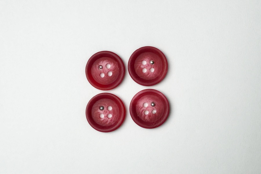 Гудзик 18 мм Mertbutton 4 отвори класичний різнокольоровий 2607-28-10