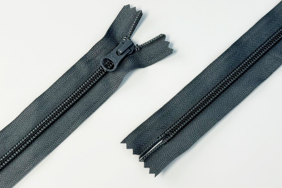 Блискавка YKK Тип 5 сірий темний 18 см CIFC-18-182-DA8LHD