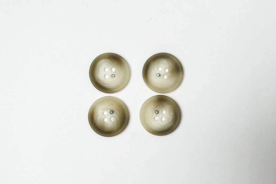 Гудзик 20 мм Mertbutton 4 отвори класичний різнокольоровий 2607-32-3