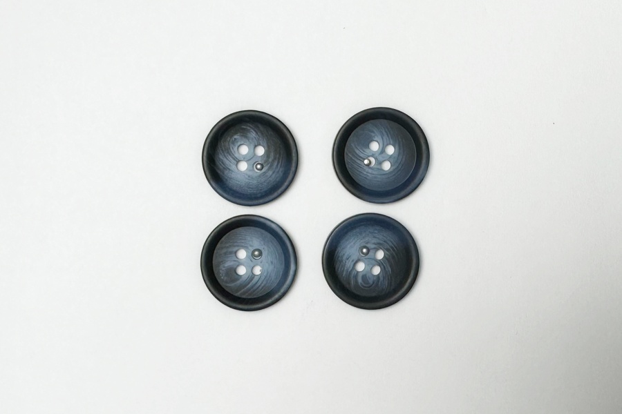 Гудзик 20 мм Mertbutton 4 отвори класичний різнокольоровий 2607-32-7