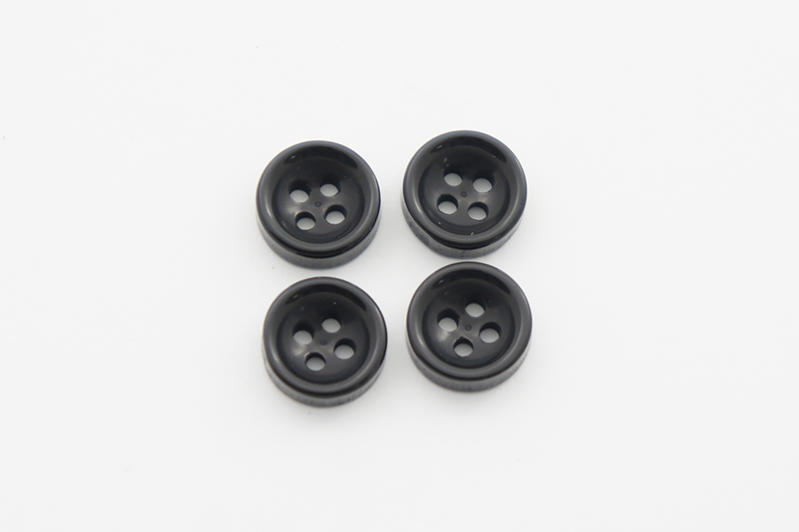 Гудзик 11 мм Mertbutton 2 отвори перламутр чорний 2363-18-000