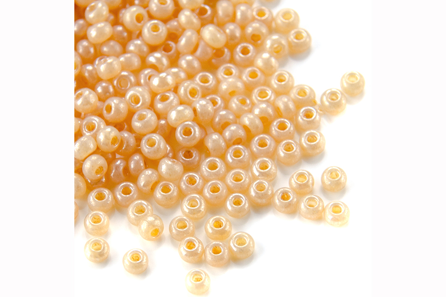Бісер Preciosa 47115 №10 непрозорий перлина молочний кремовий 2,3 мм