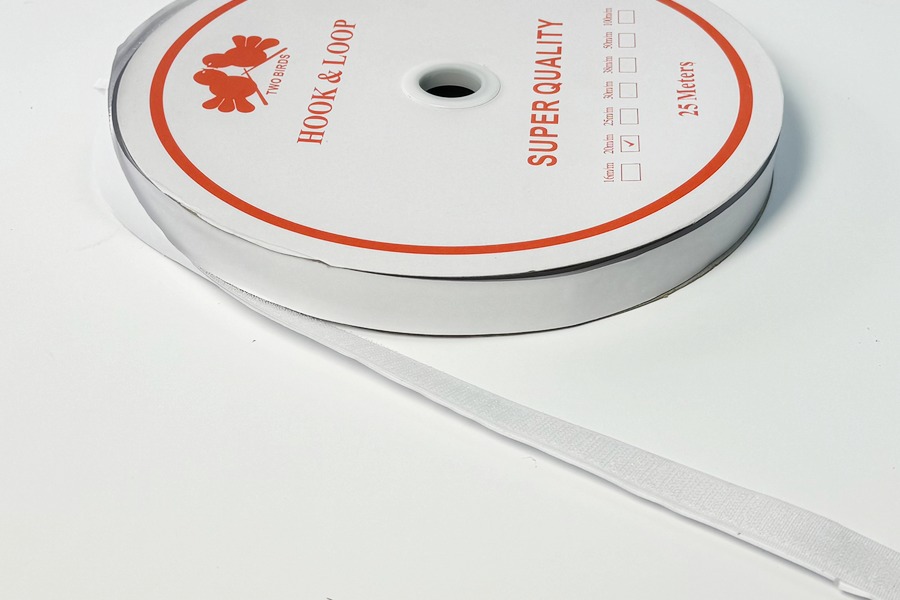 Стрічка 20 мм гачкова клейова MH гачок білий