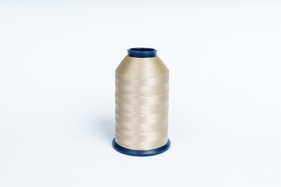 Нитки вишивальні Royal 5000 м поліестер 100% молочний Р708