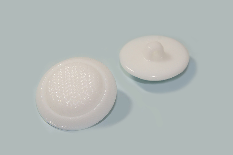 Гудзик на ніжці 32 мм Mertbutton фактурний білий 15-04-48-999