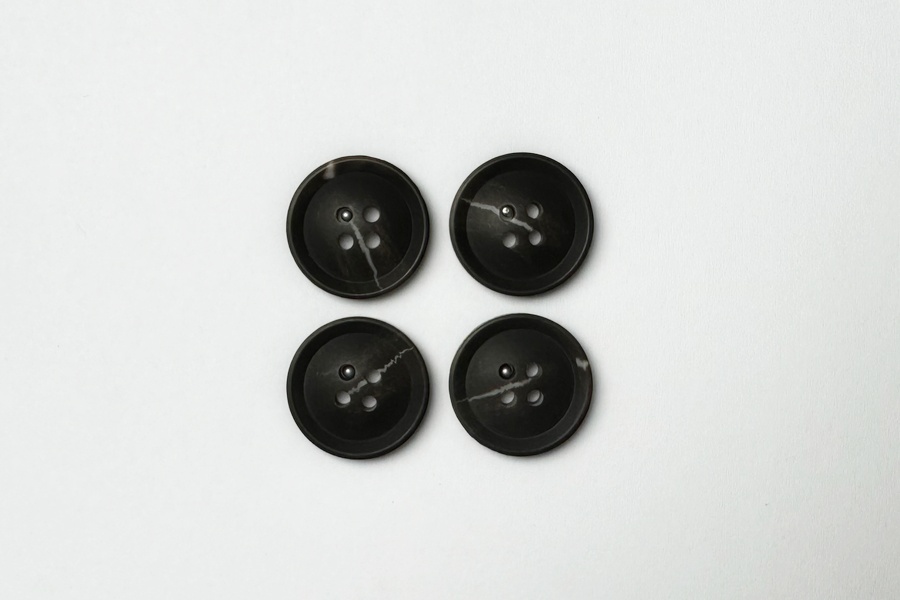 Гудзик 20 мм Mertbutton 4 отвори класичний коричневий темний 3207-32-1043