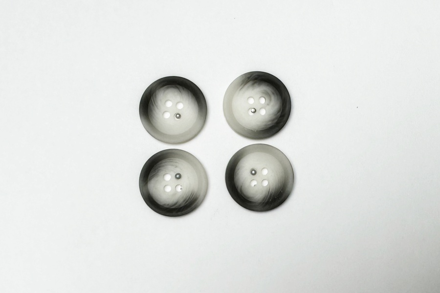 Гудзик 20 мм Mertbutton 4 отвори класичний різнокольоровий 2607-32-16