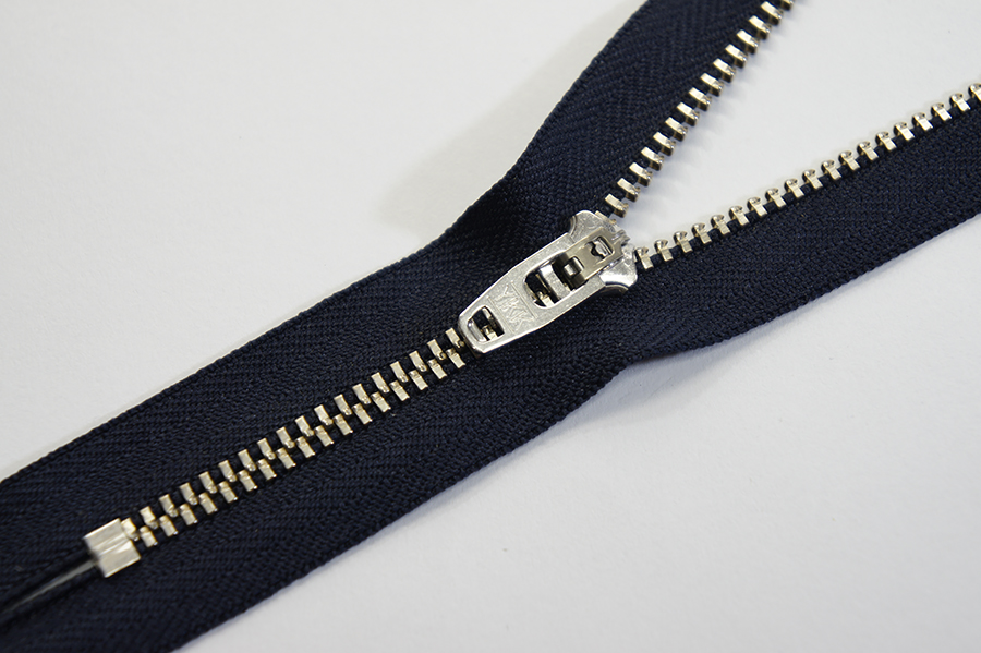 Блискавка YKK Тип 3, нероз'ємні синій темний 16 см YMRNC-16-058-GSN8