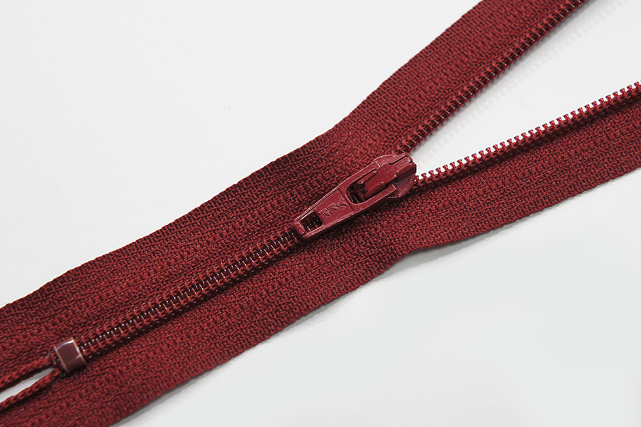 Блискавка YKK Тип 3 бордовий 18 см