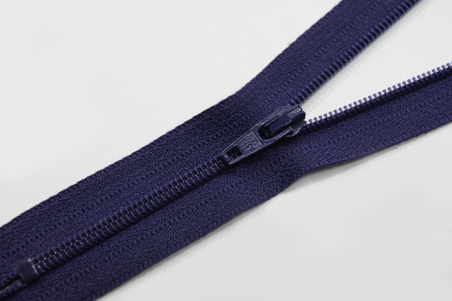 Блискавка YKK Тип 3 фіолетовий яскравий 18 см