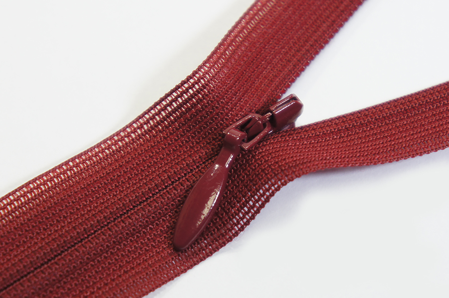 Блискавка YKK Тип 2 бордовий 20 см