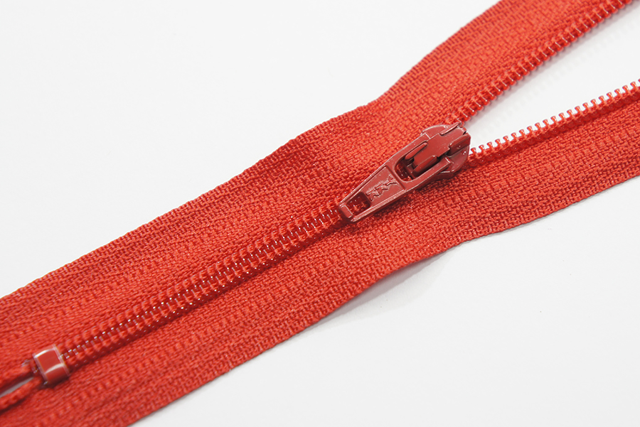 Блискавка YKK Тип 3 червоний 18 см