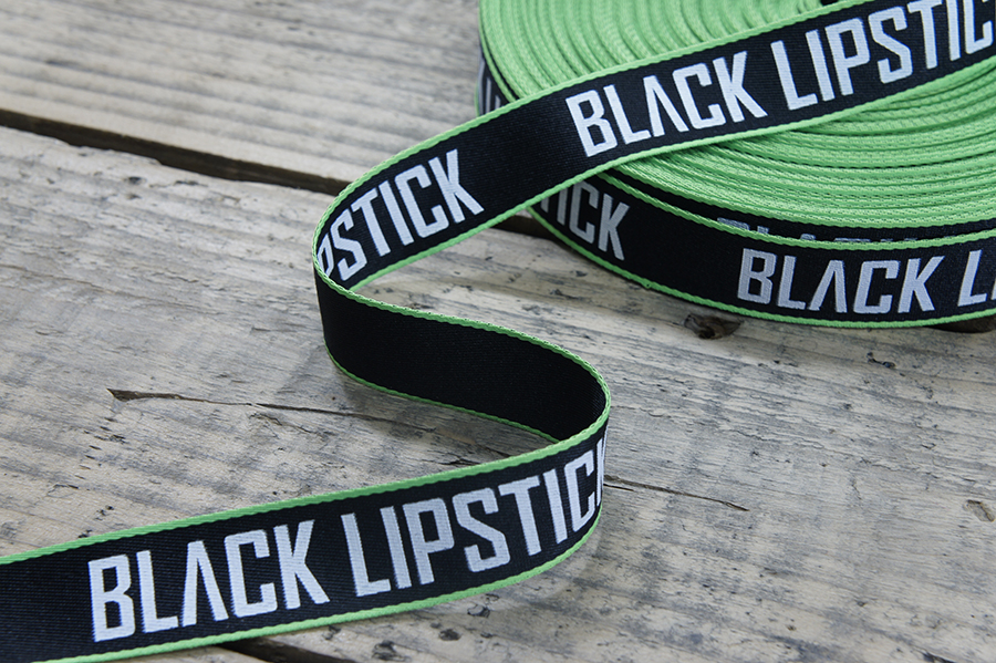 Тасьма 25 мм Mertbutton з написом різнокольоровий 16-01-777