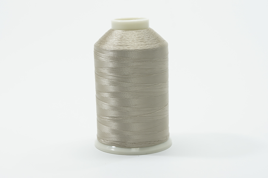 Нитки вишивальні Royal 5000 м віскоза 100% золотистий світлий С741