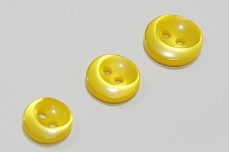 Гудзик 15 мм Mertbutton 2 отвори перламутр жовтий 4012