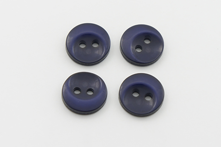 Гудзик 12 мм Mertbutton 2 отвори перламутр синій темний 4012