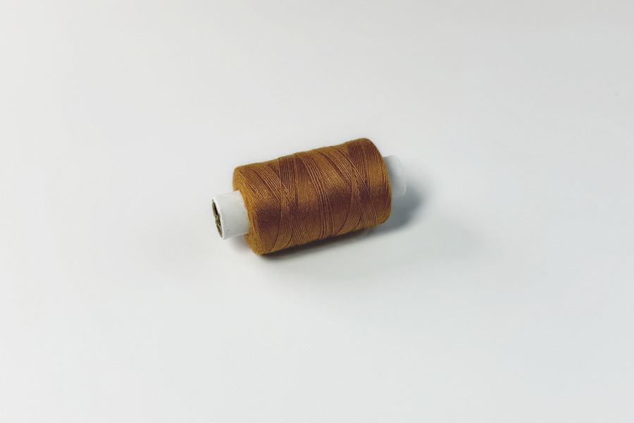 Нитки швейні №20/3 джинс поліестер 100% золотистий 150 м 7033