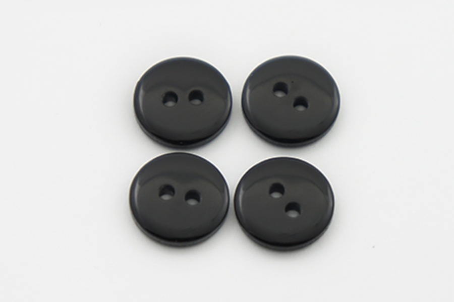 Гудзик 13 мм Mertbutton 2 отвори глянець чорний
