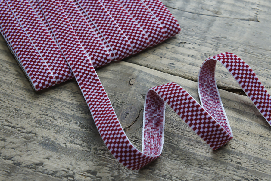 Тасьма 15 мм клітинка малиновий