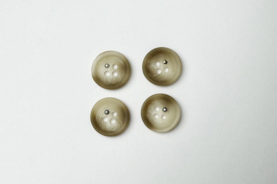 Гудзик 15 мм Mertbutton 4 отвори класичний різнокольоровий 2607-24-3