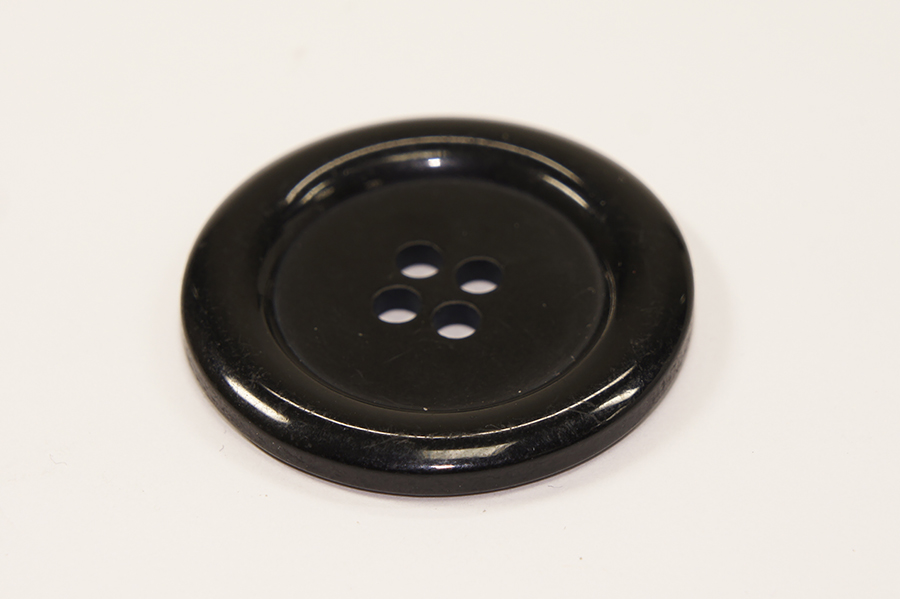 Гудзик 34 мм Mertbutton 4 отвори однотонний чорний