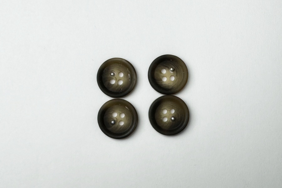 Гудзик 15 мм Mertbutton 4 отвори класичний різнокольоровий FNL-304-24-7